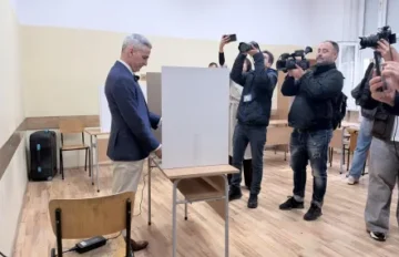 Андрей Гюров: Изборът днес е между две посоки