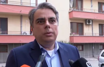 Асен Василев: 900 000 избиратели дадоха червен картон на Румен Радев
