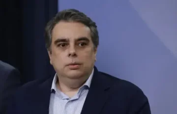 Асен Василев: Радев да обяви новата сглобка и да каже защо КС спря част от бюджета