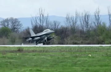 Български Ф-16 патрулират над родното Черноморие