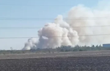 Пожар избухна край летище Пловдив и авиобаза Крумово