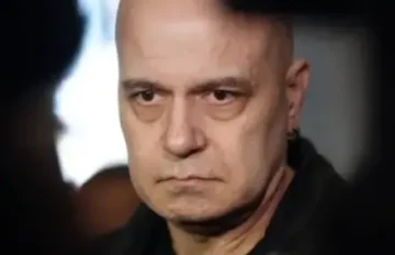 Слави Трифонов: Румен Радев и неговата насипна партия изядоха чудовищен бой от нормалните хора